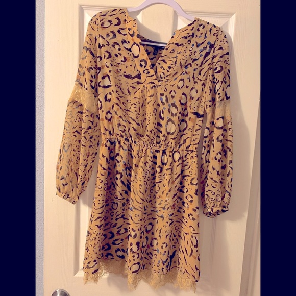 White House Black Market lace Trim Abstract Dress size 2 - Picture 4 of 10